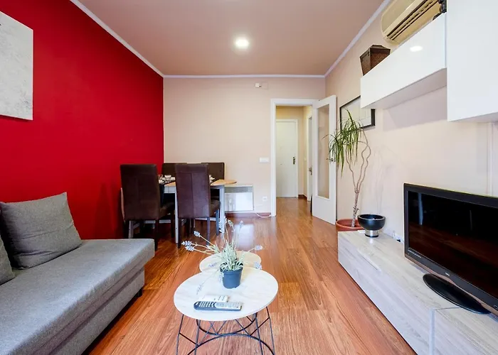 Three Bedroom In Sants *