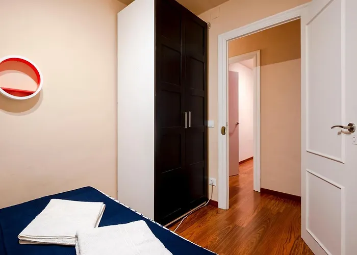 Three Bedroom In Sants *
