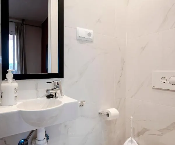 Apartment Three Bedroom In Sants