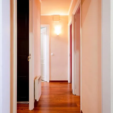 Apartment Three Bedroom In Sants Barcelona