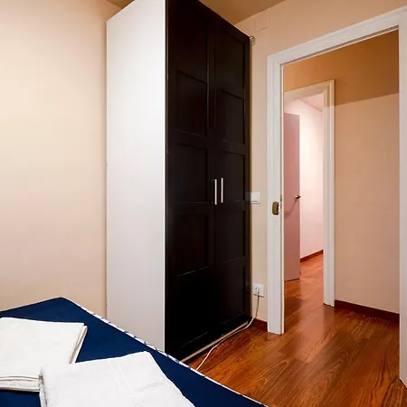Three Bedroom In Sants *
